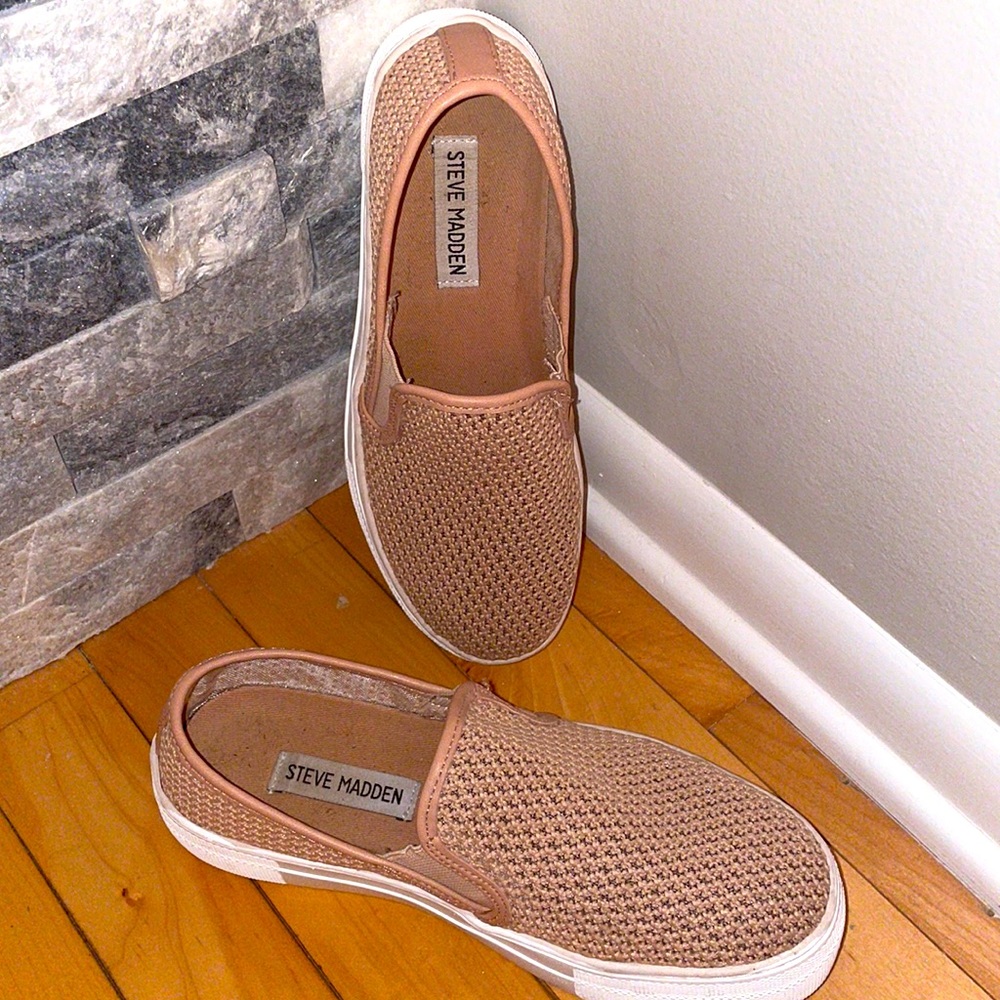 Women’s light pink size 6 Steve Madden slip on shoes